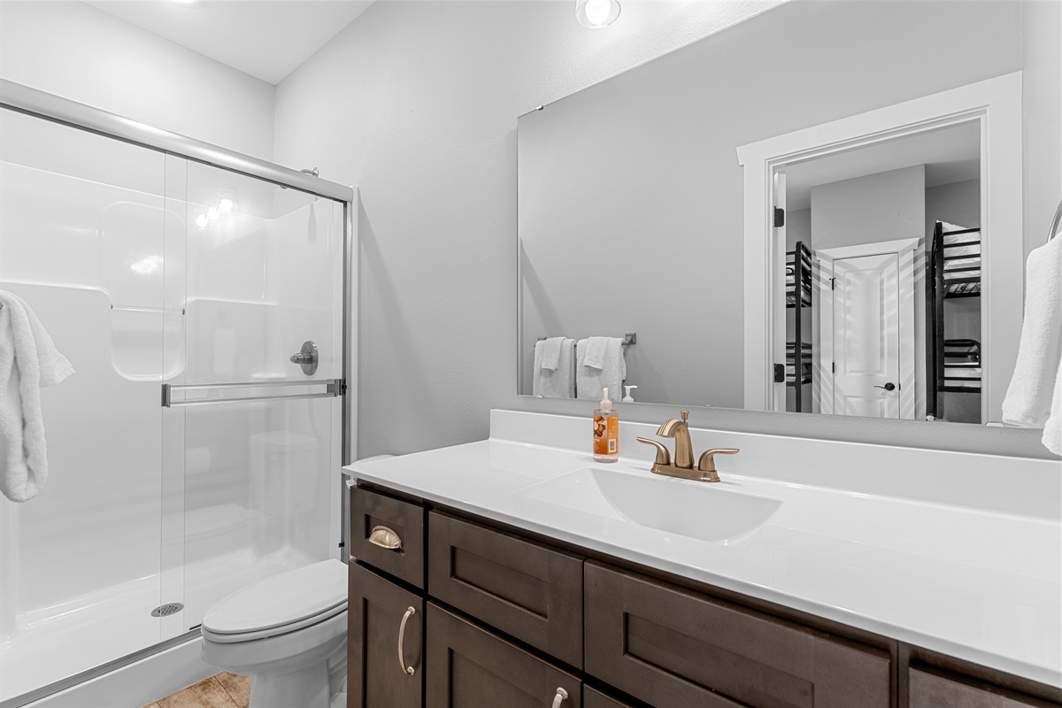 Bedroom 6 ensuite bathroom