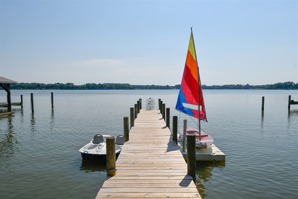 There's no shortage of boats for your use here with the paddle boat, canoe, sailboat, SUP & 4 kayaks (and life jackets to keep you safe!). Steps down to the water for easy access.