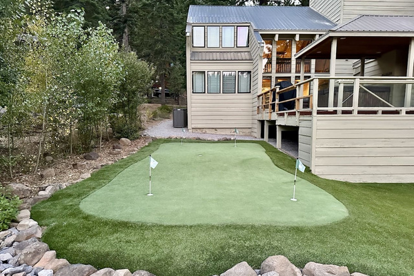 5 hole putting green