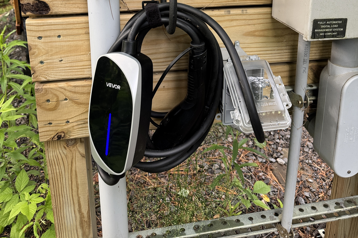 Level 2 EV Charger 16 Amp Electric Vehicle PortableCharger with 25 ft Charging Cable 240V NEMA 6-20P Plug LED Indicator Home Car Charging Station for SAE J1772 EV