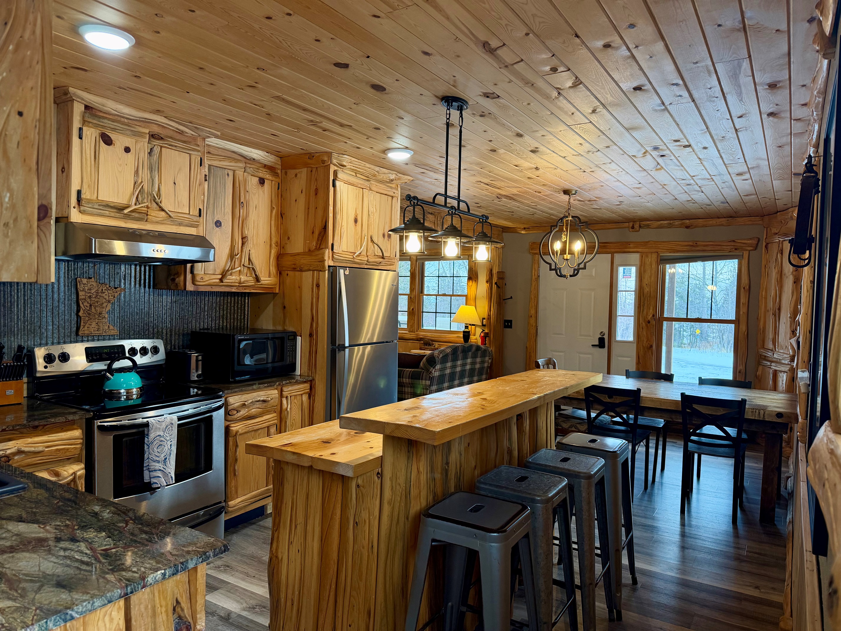 Looking back at the kitchen you see the openness and can image yourself gathering and sharing stories of a day spent exploring the North Shore. 