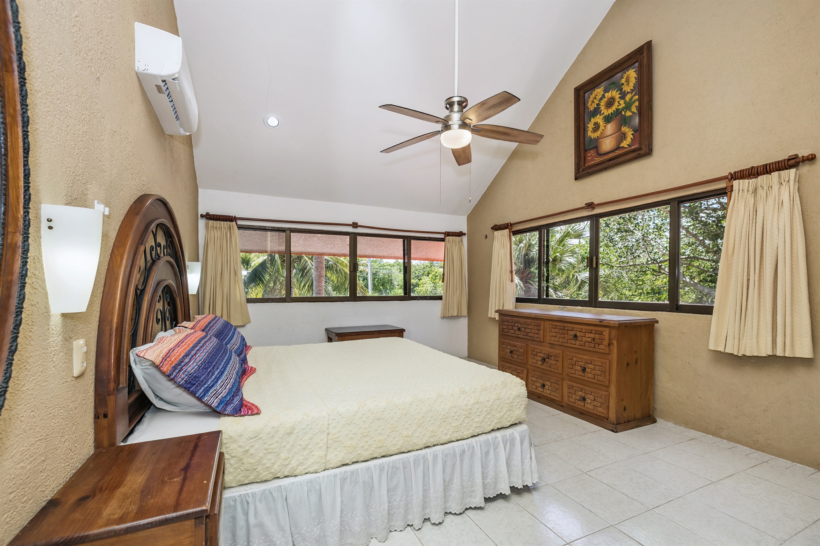 Bedroom 5, King Bed, Private Bath