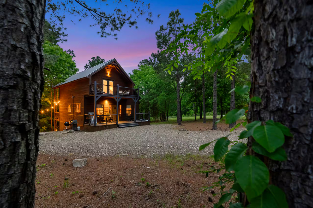 Exterior Retreat: Spacious cabin surrounded by nature, perfect for stargazing and relaxation!