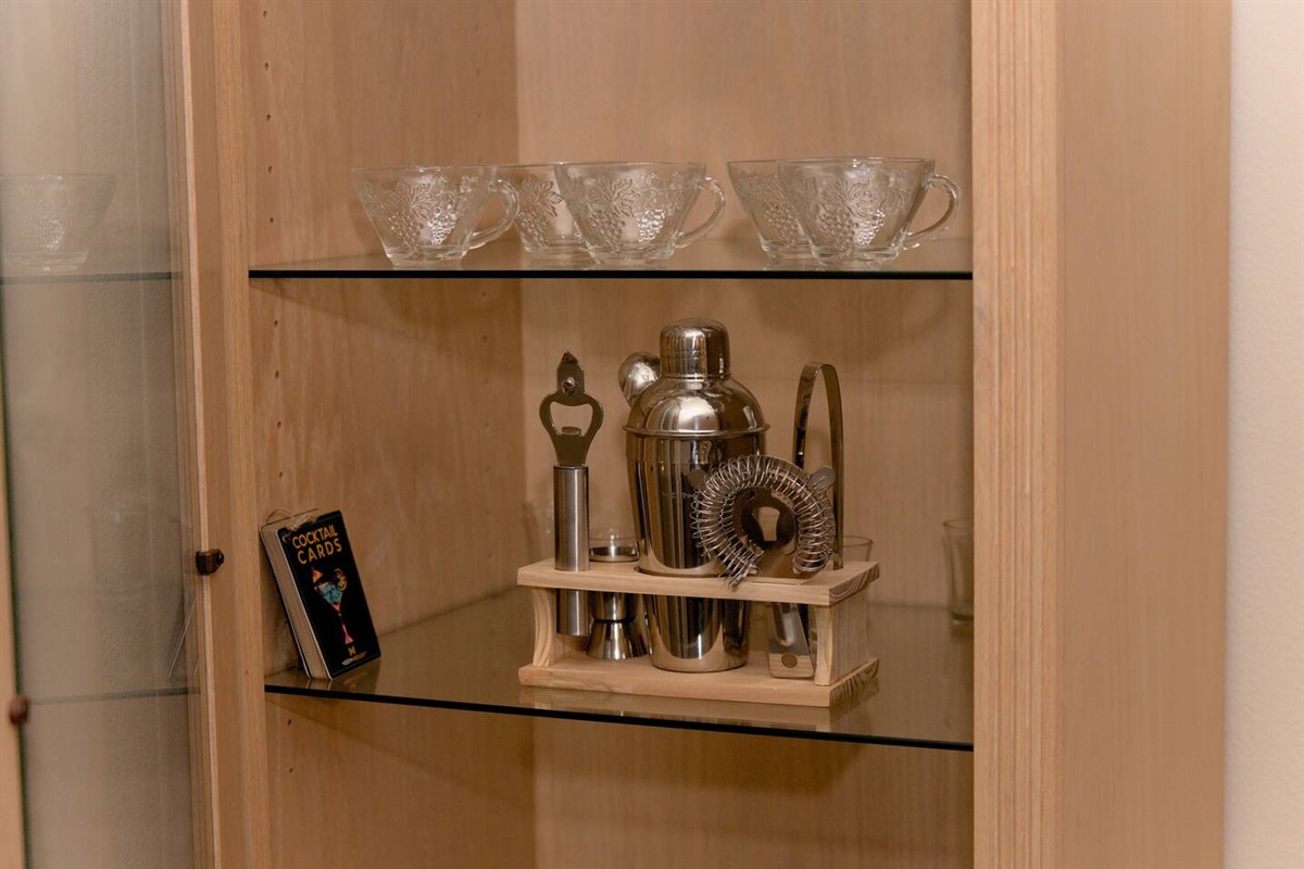 We also provide a Cocktail Shaker Set.