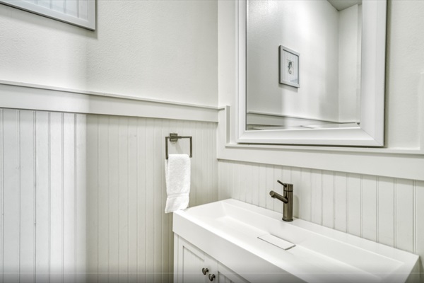 1st floor half bath powder room