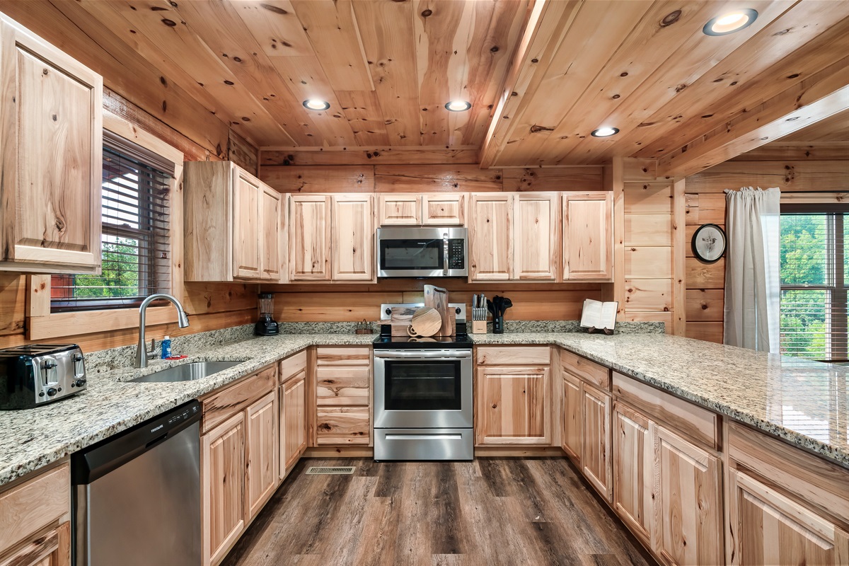 Kitchen with all basics to prepare meals. 