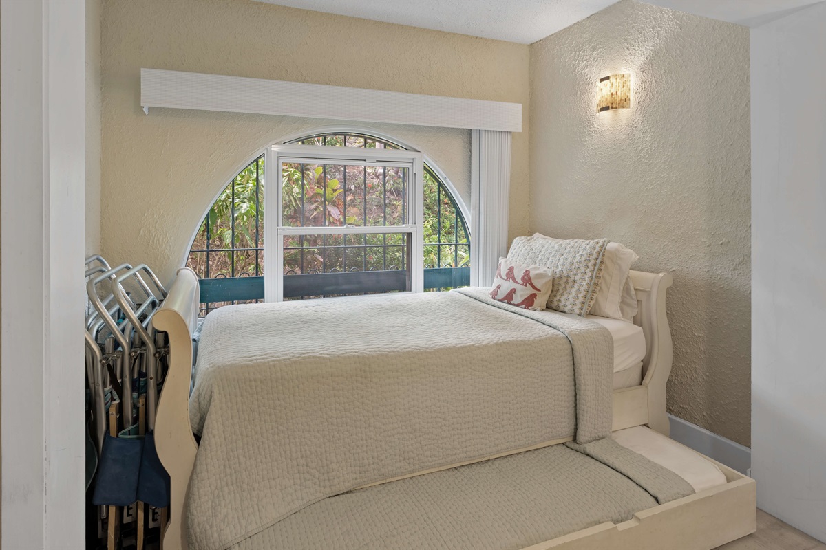 Twin size trundle bed