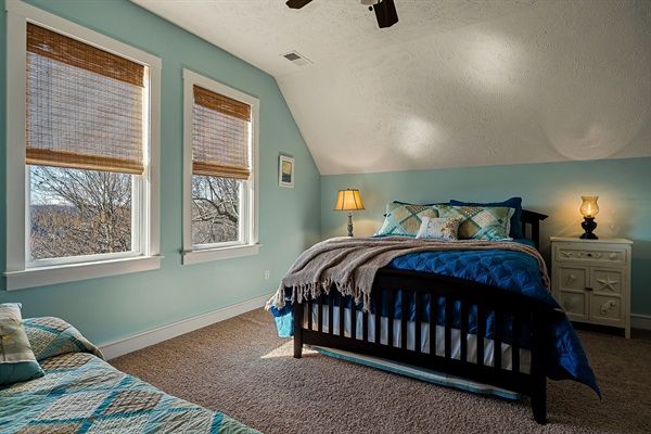 Back Bedroom Queen bed