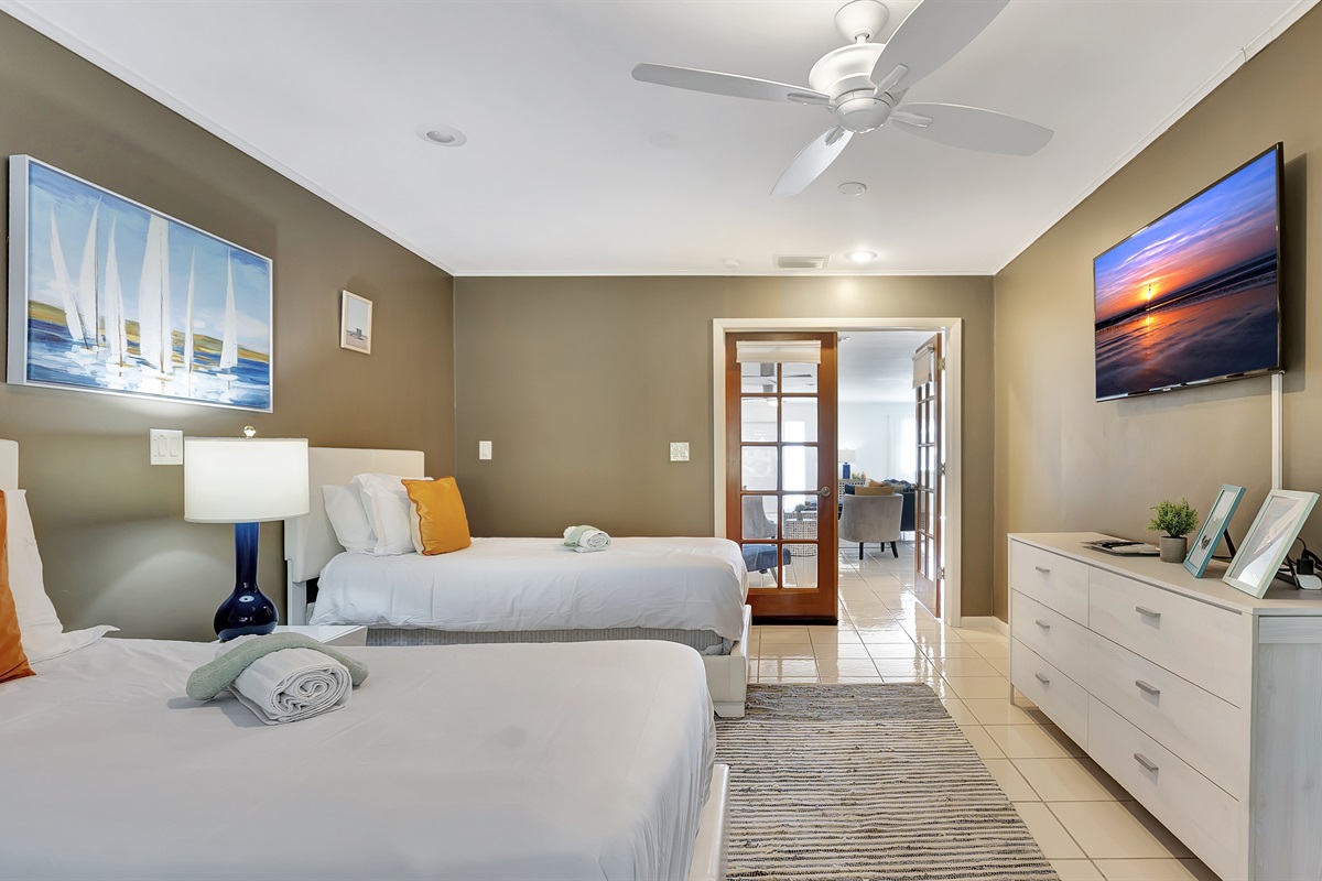 Twin room with flatscreen TV