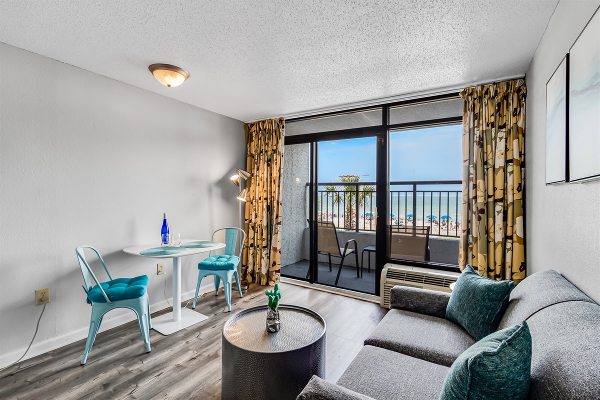 Immerse yourself in coastal chic decor, featuring a carefully curated blend of beach-inspired elements, soothing colors, and comfortable furnishings.