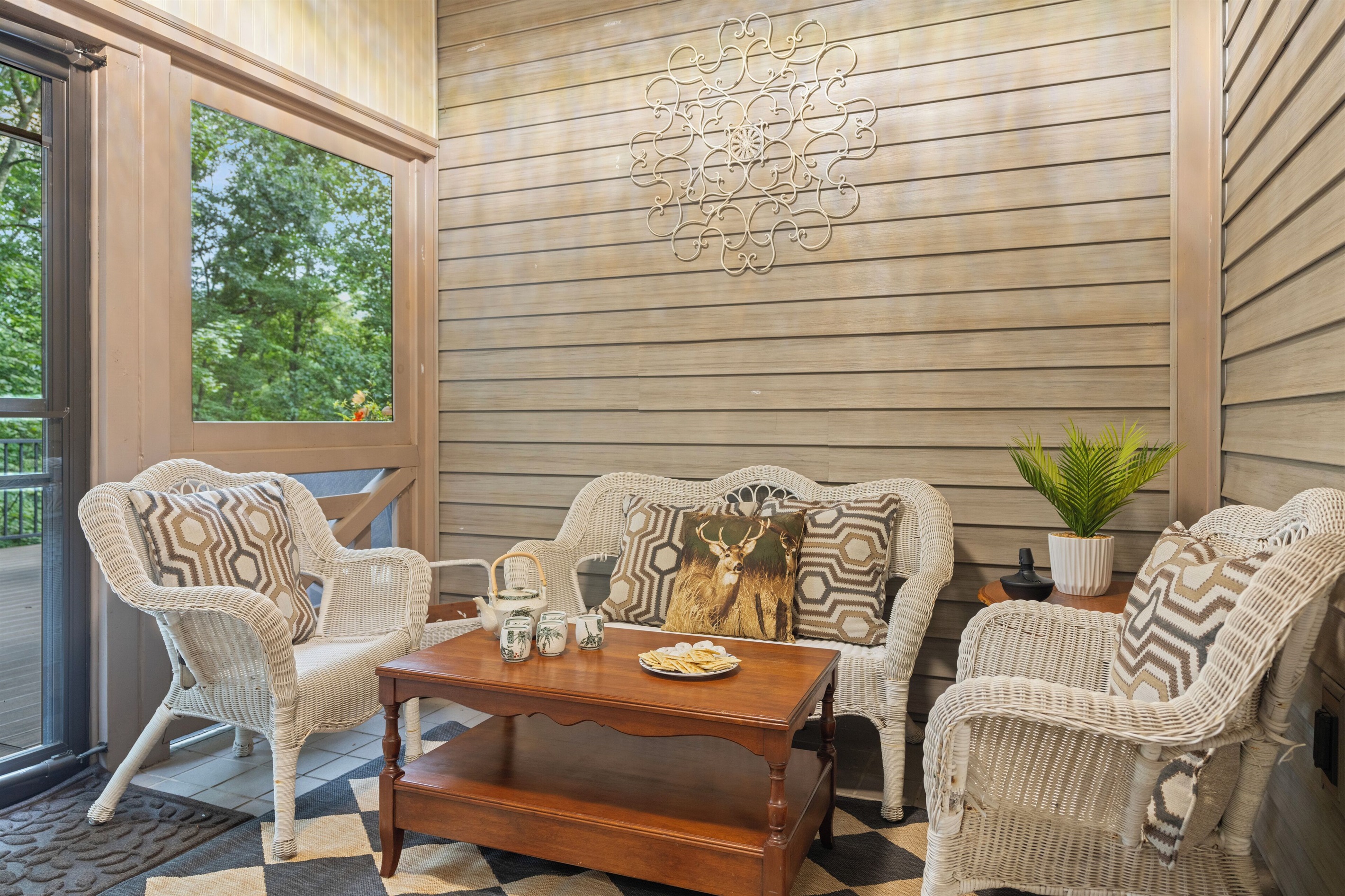 Screened in porch with table for 6 plus conversation set
