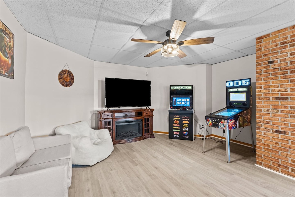 Entertainment Room: Unwind with games, a big screen, and a warm vibe in this fun retreat!