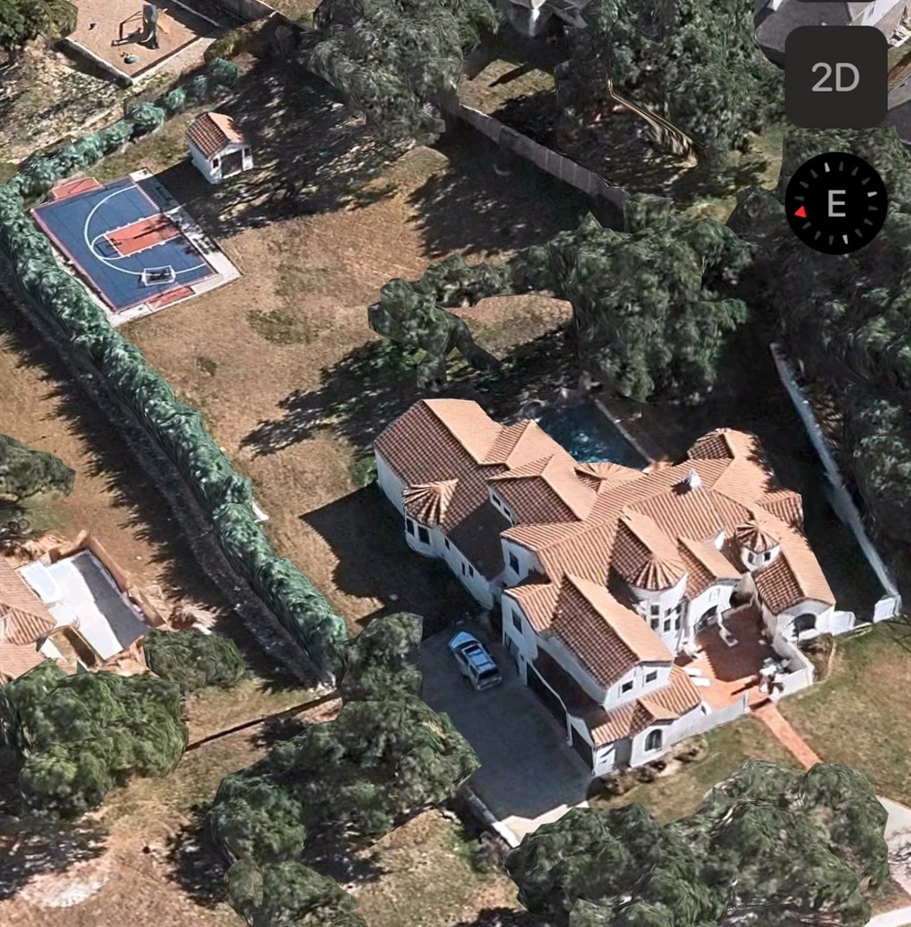 Soak in the beauty of our spacious property! From the stunning architecture to the sprawling 1.5 acres and sport court, your perfect escape starts here. ✨