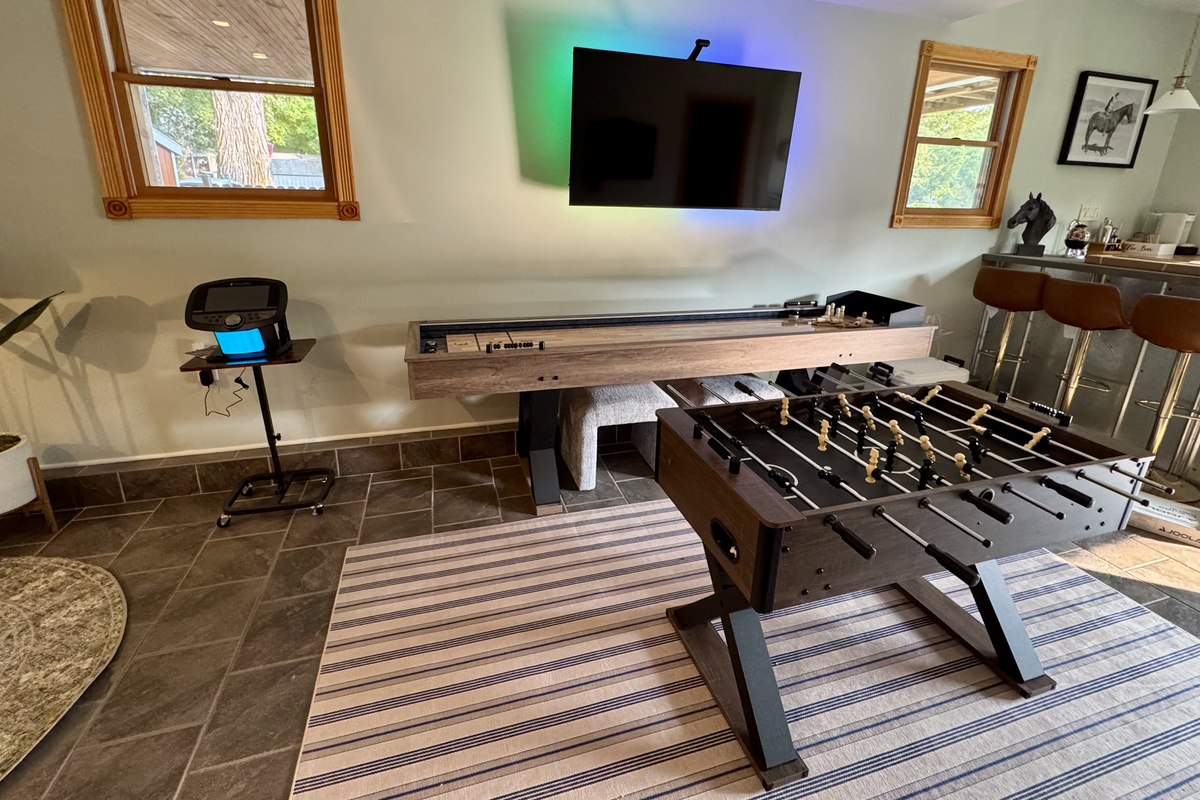 Friendly competition starts here. Shuffleboard, foosball, karaoke, and your favorite drink are all within reach.