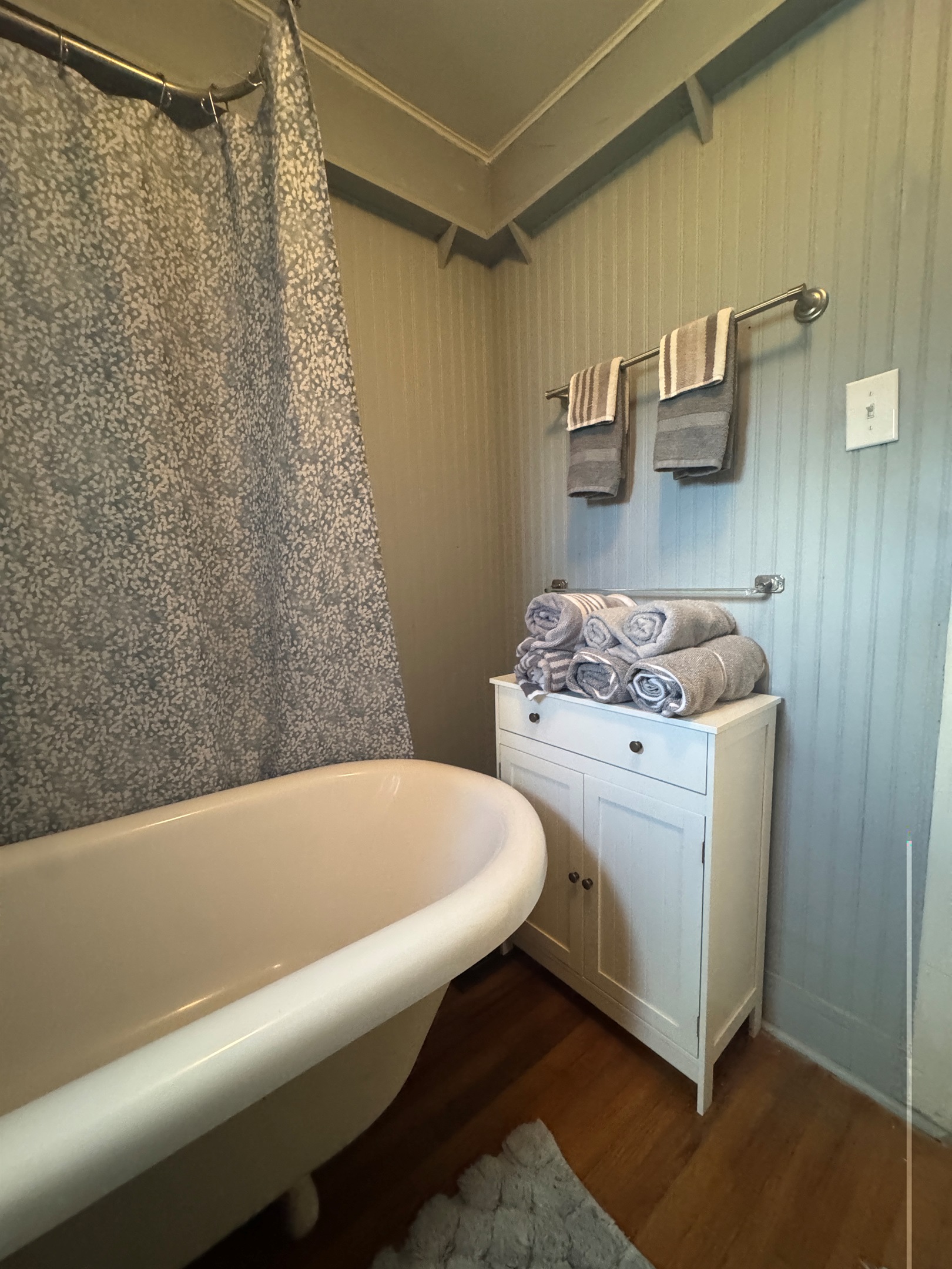 2nd floor bathroom with clawfoot tub/shower