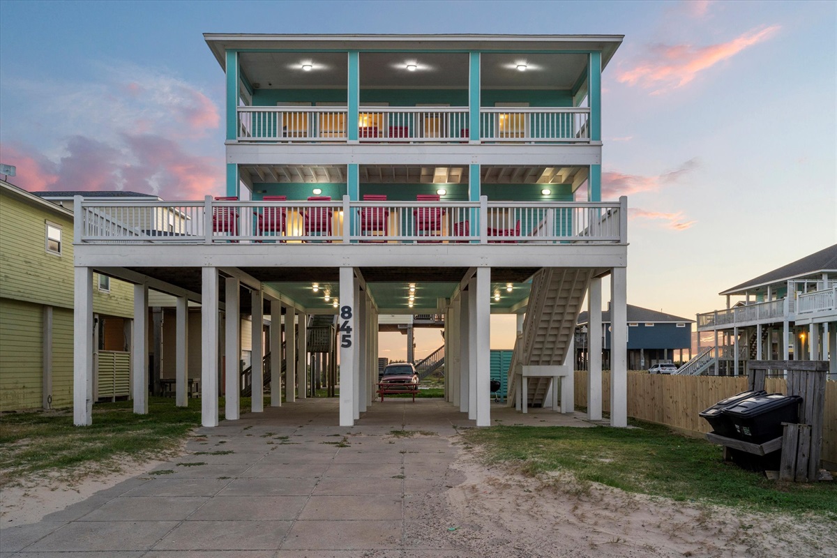 f89bdb4e18794e508b8cef77255d6735 Large | Beachhouse | Texas | TX | Vacation Homes | Galveston | Crystal Beach | Kokomo | Breezy Days | Beachfront Elegance | Sunrise Serenity | Southern Sands Property Management, LLC