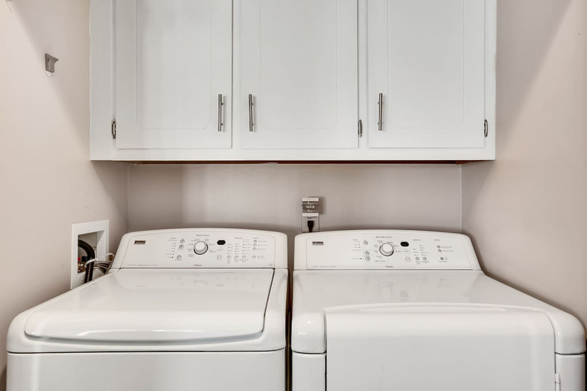 Full Size Washer and Drier in Unit