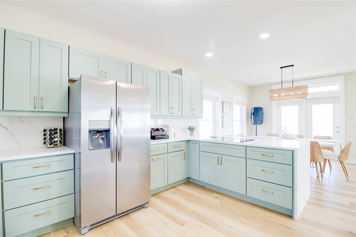 Full Sized Well Stocked Kitchen