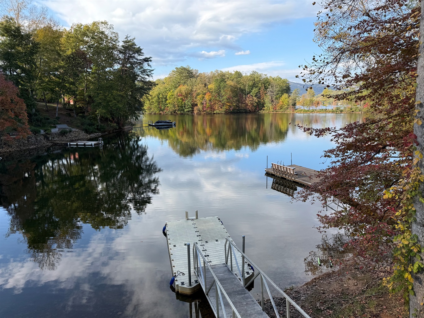 Unwind in a cozy cove retreat: dock, hot tub, and dog-friendly fun await.