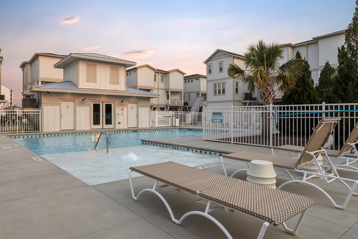 Welcome to The Sea is Calling! 
*Communal pool open April 1st - October 31st*