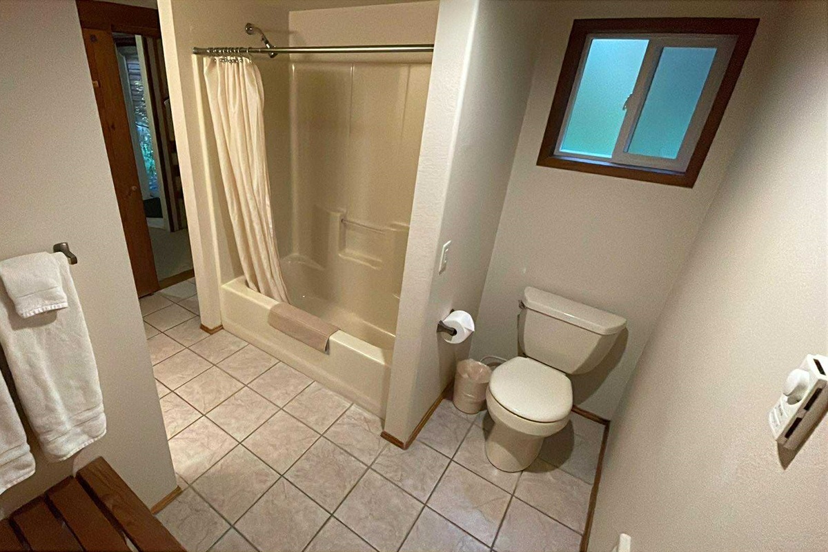 Sunrise bathroom (1 of 2)