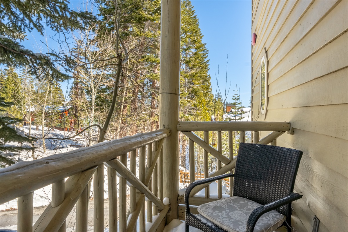 The Moose offers an adorable Juliet balcony off the dining area—perfect morning cup of coffee or afternoon cocktail for 2.