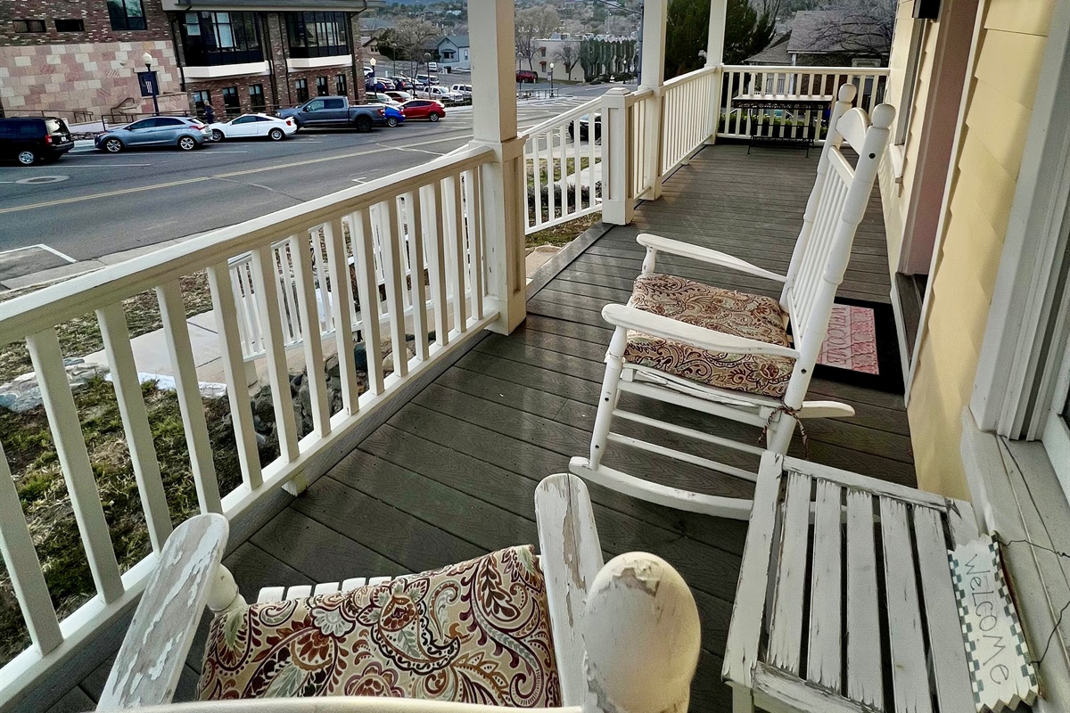 Sip, sit, and stay a while. Whether it’s a clear evening or a summer monsoon, this covered porch is the perfect spot for the evening glow.