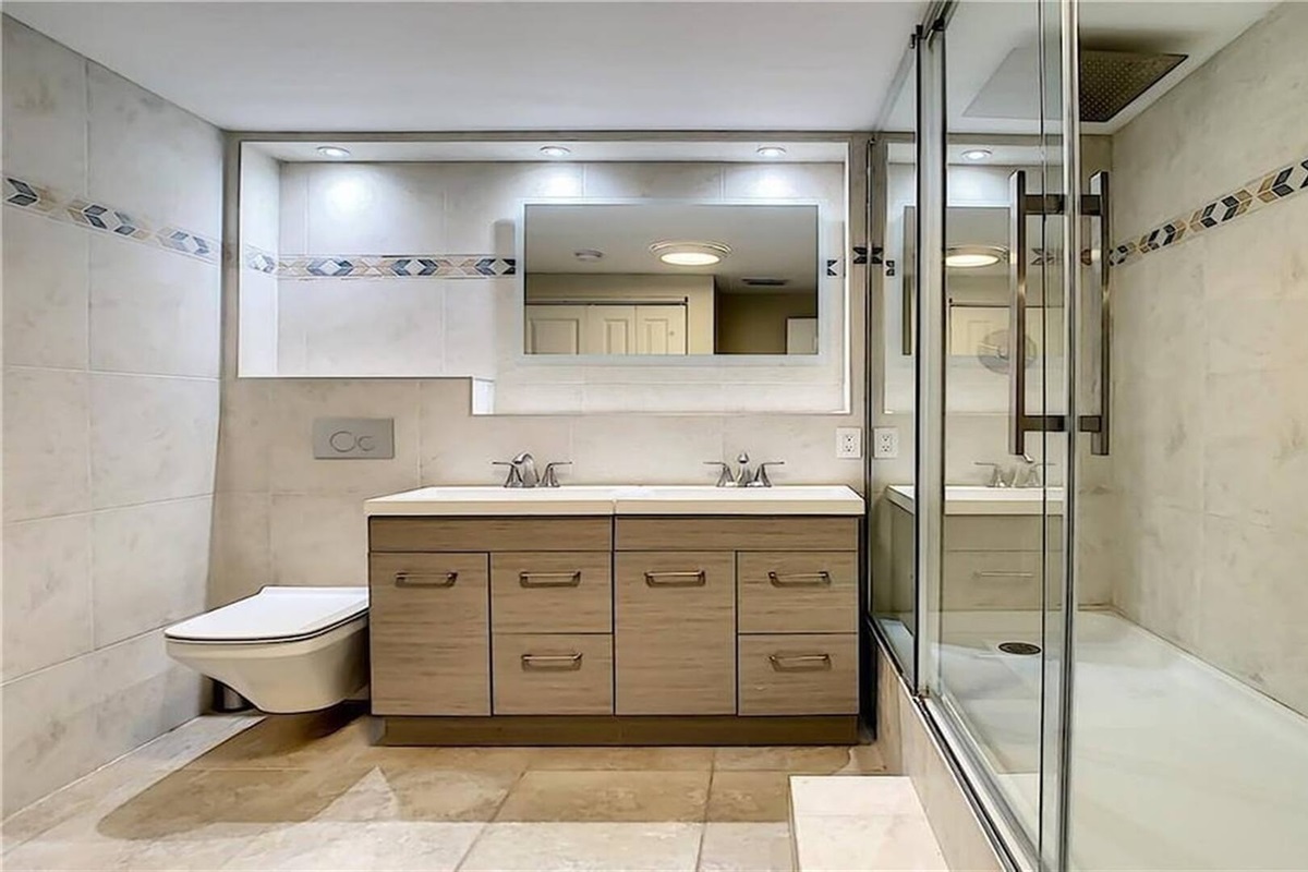 Master Bathroom - Elegant with double vanity, large walk-in shower and soaking tub