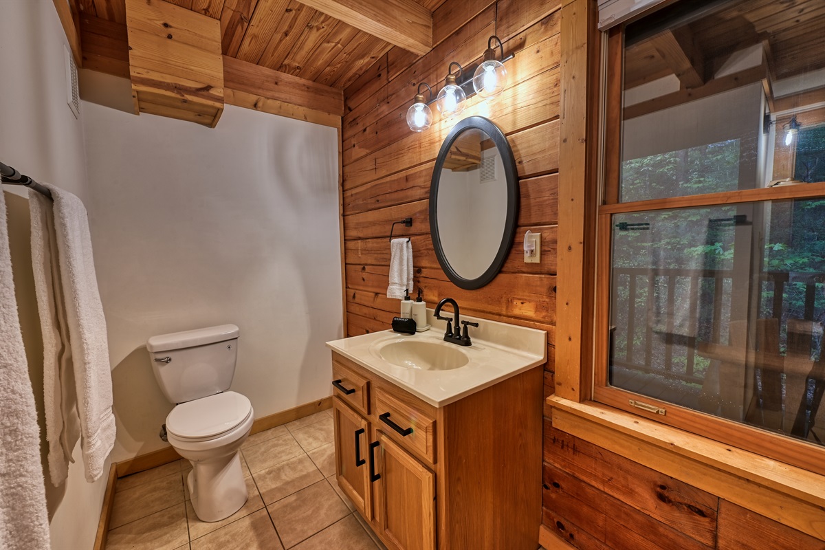 Main level master bathroom with shower/tub combo and plush oversized towels.