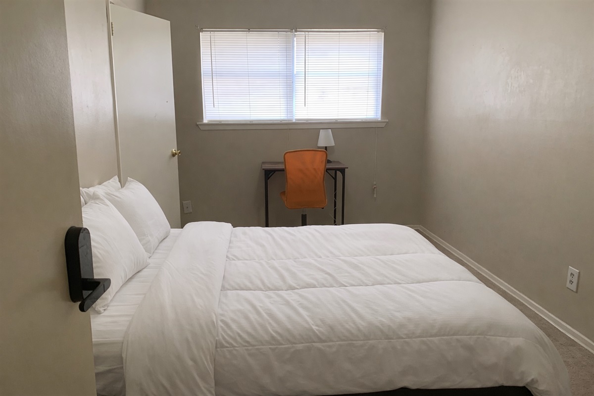 Bedroom with queen size bed