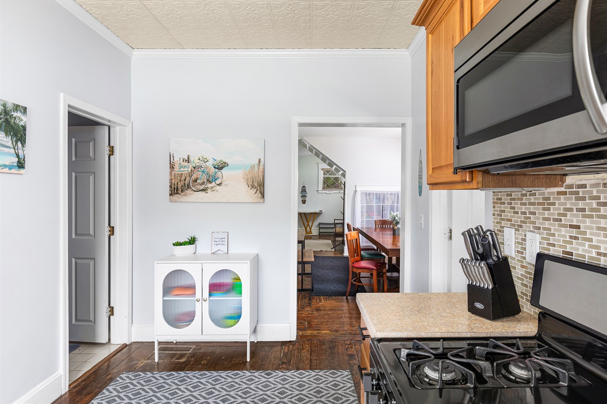 Savor easy mornings and relaxed meals in the bright, well equipped kitchen that keeps everyone connected between beach days and backyard fun.