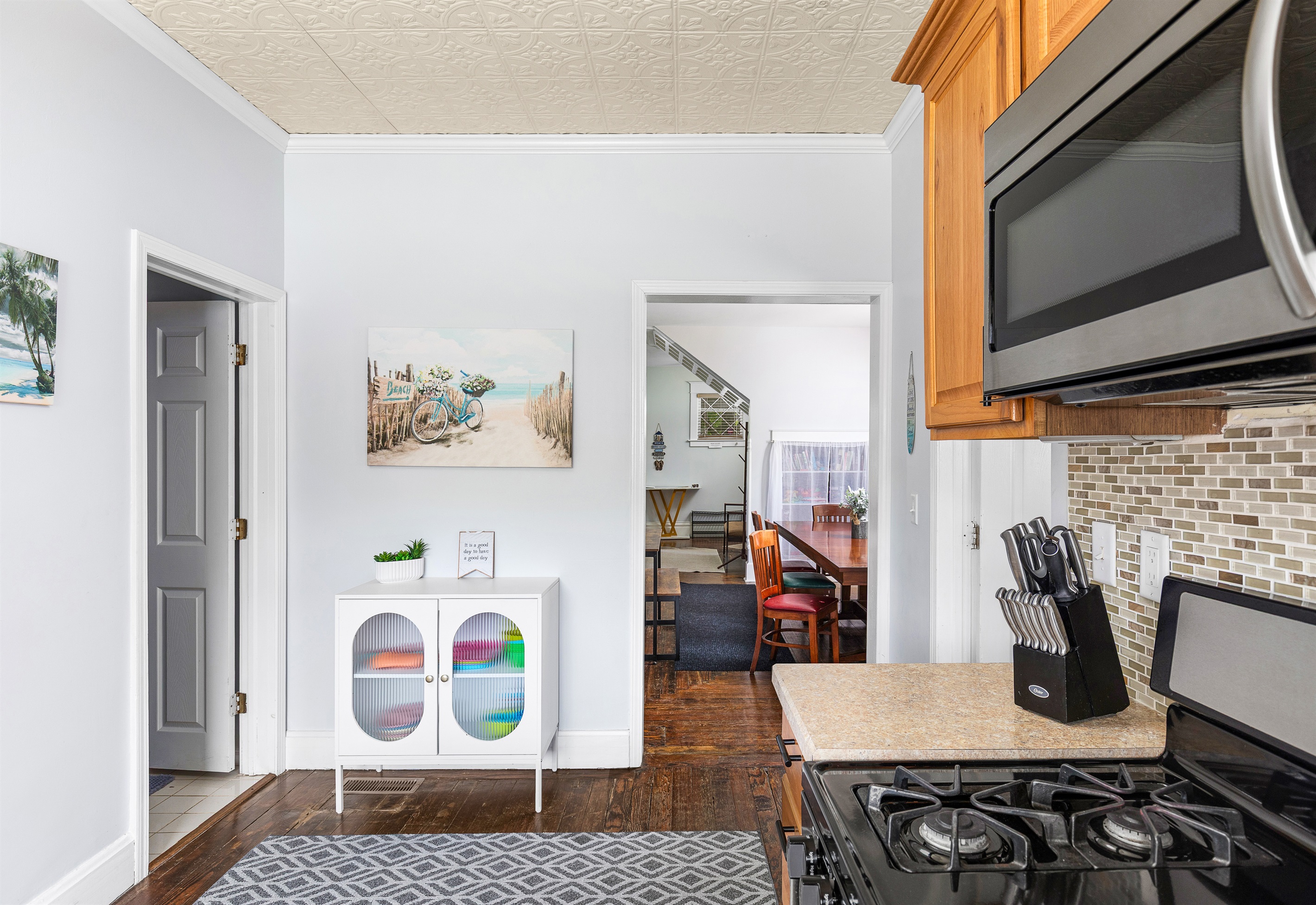 Savor easy mornings and relaxed meals in the bright, well equipped kitchen that keeps everyone connected between beach days and backyard fun.