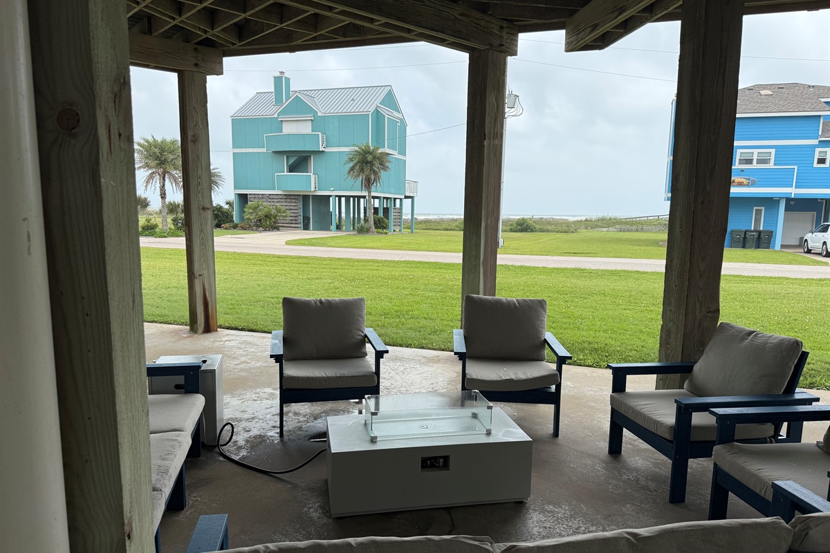 Enjoy the gas firepit while resting in the shade, listening to the waves.
