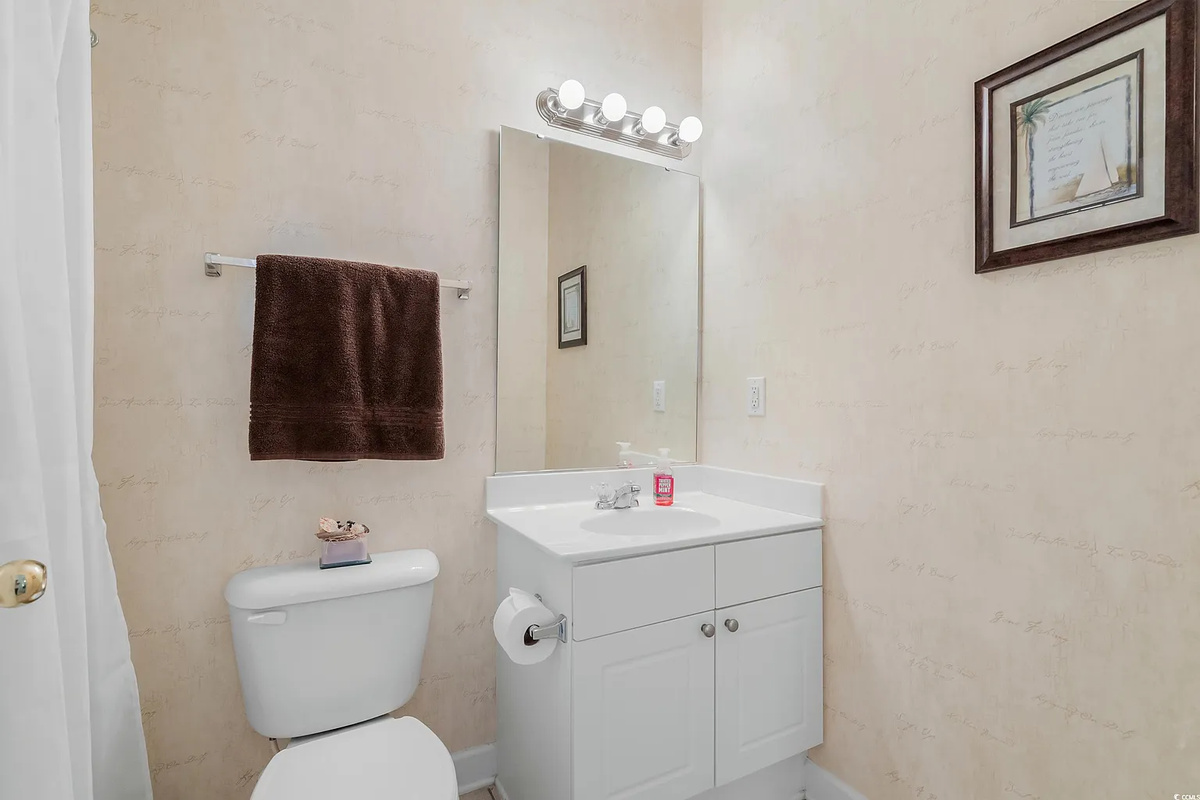 2nd Bathroom with tub/shower combo