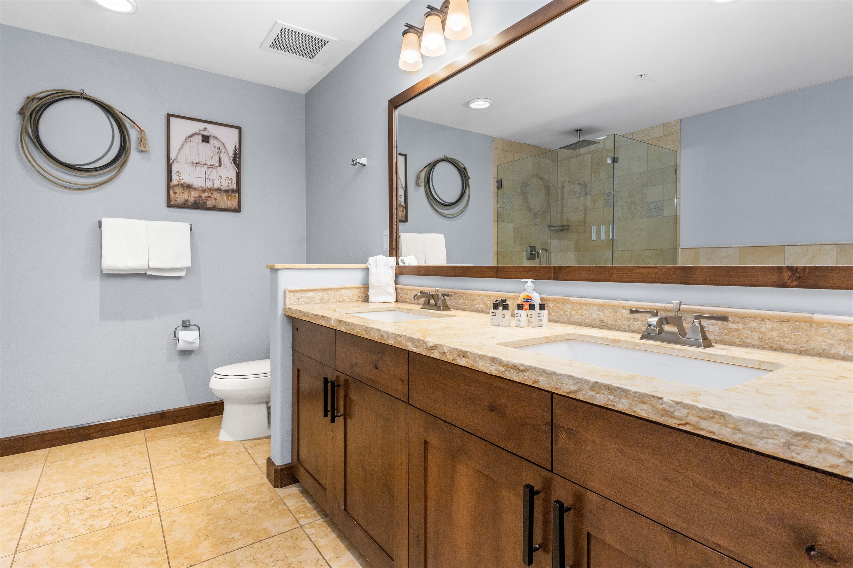 Ensuite Bathroom 1 | Wide Space | Toilet