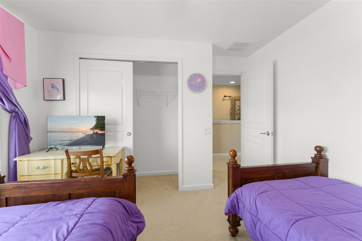 Princess-Themed Twin Bedroom