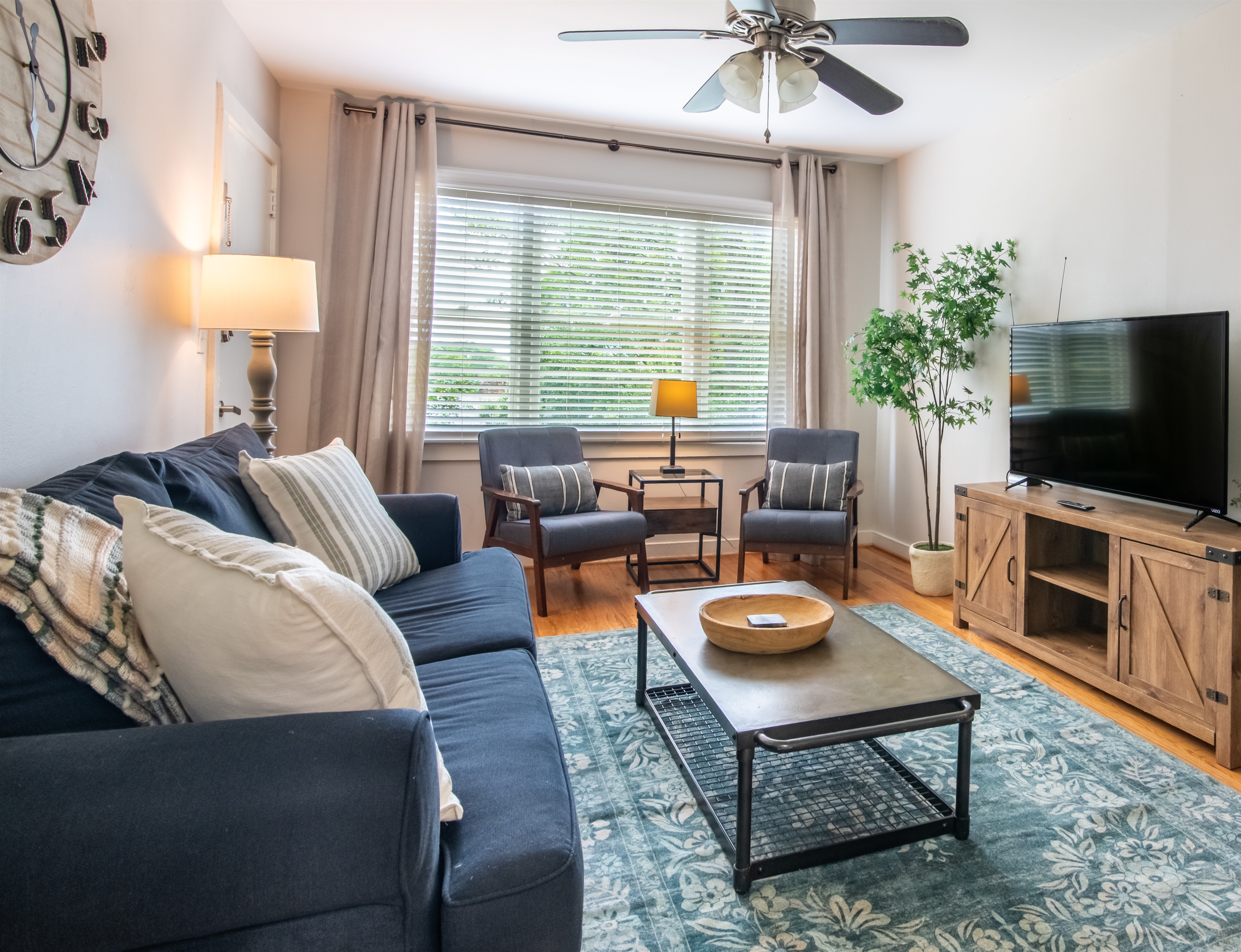 Sun-filled living area with a mix of cozy and modern furnishings for your comfort.
