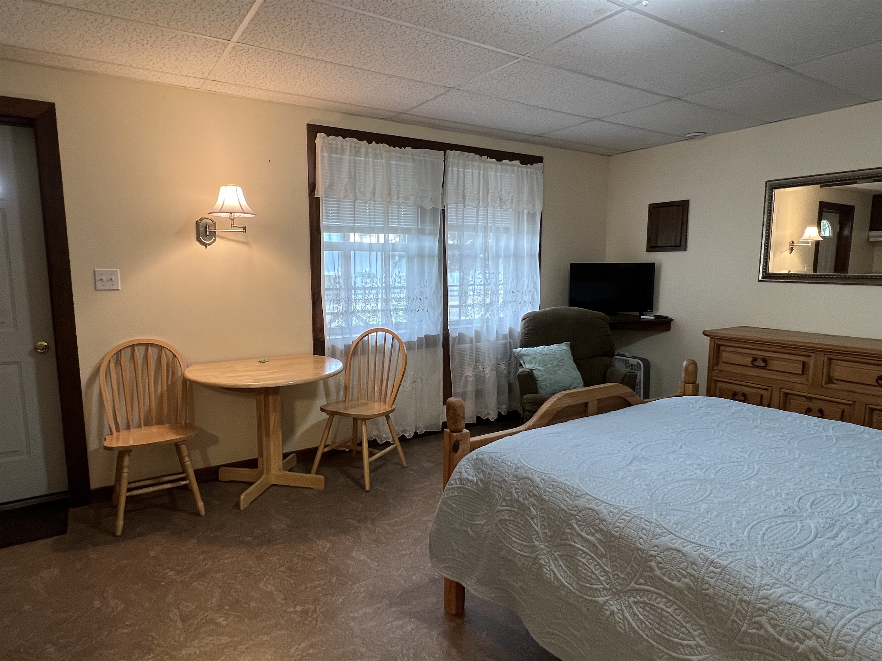 Sunnyside Apt 2 Table for 2 and a comfy recliner for TV watching.