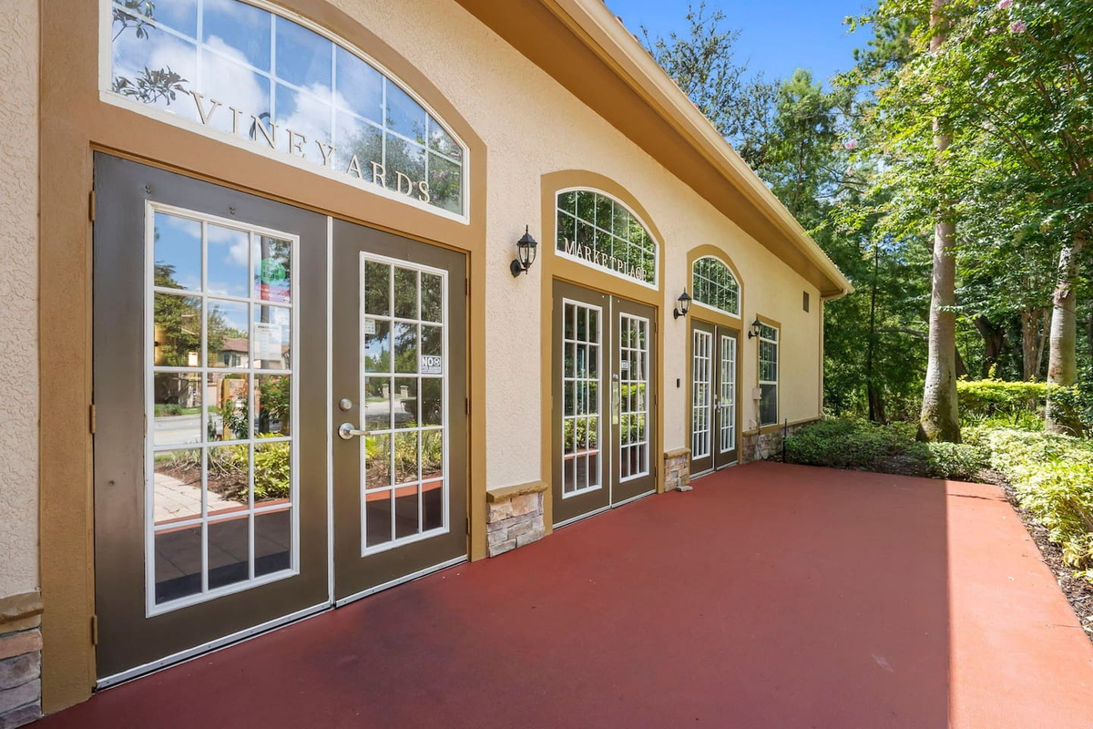 Spacious event area with direct access to the outdoors.