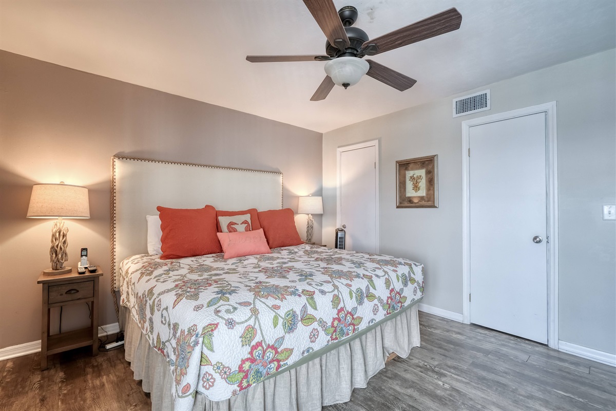 Bedroom with king size bed