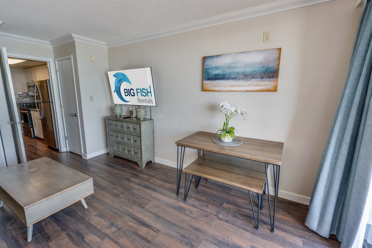 Living Room with Stunning Views🌊☀️