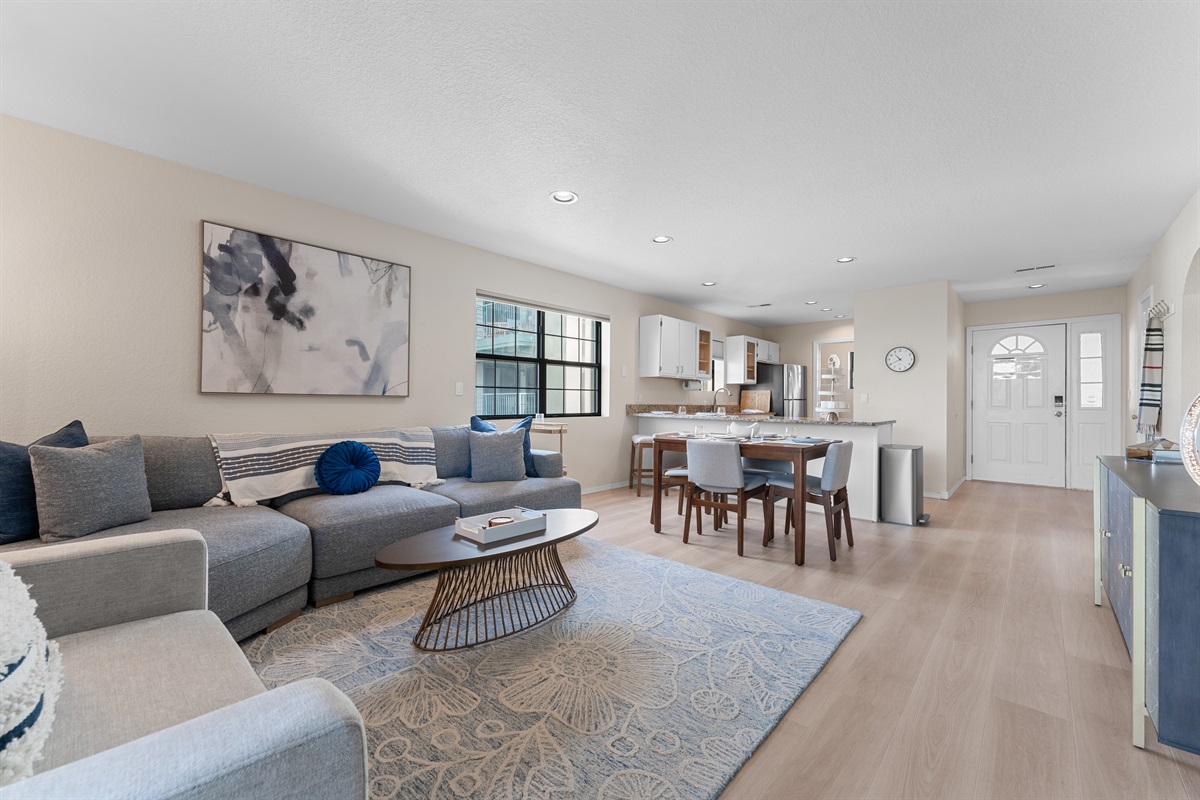👀 The living area, kitchen, and dining space—designed for relaxation and togetherness with upscale finishes and abundant natural light.