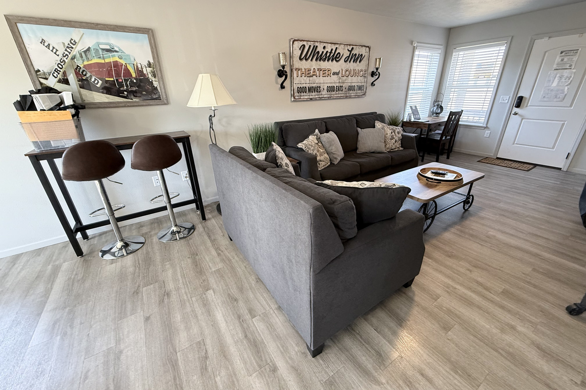 living area with extra seating