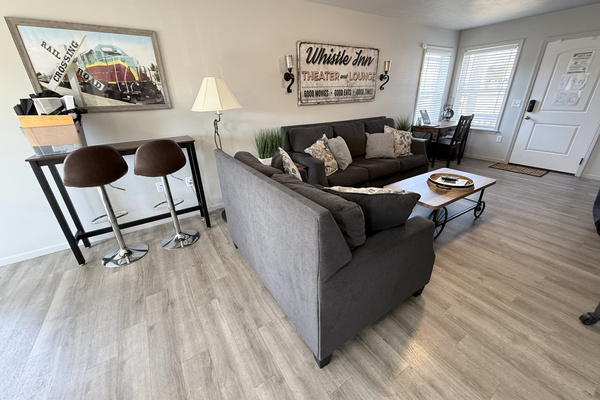 living area with extra seating