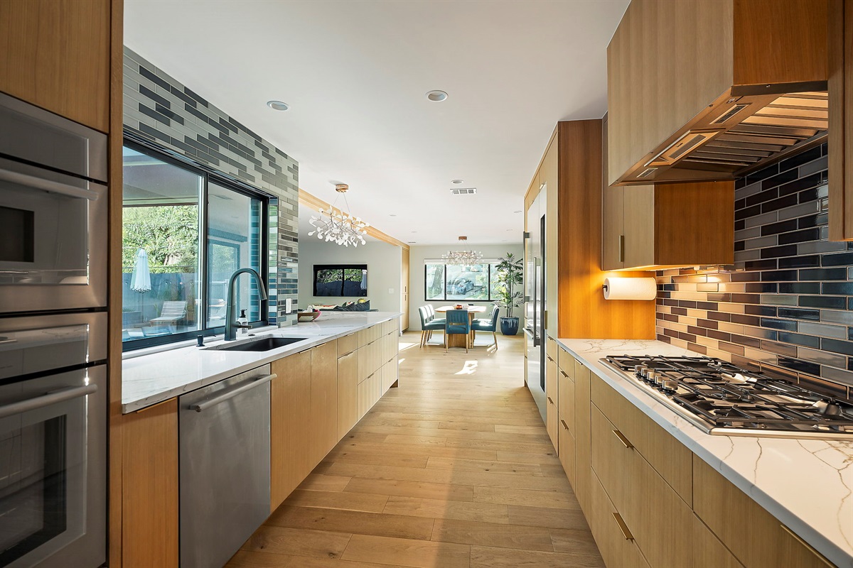 Experience the perfect blend of style and functionality in this gourmet kitchen.
