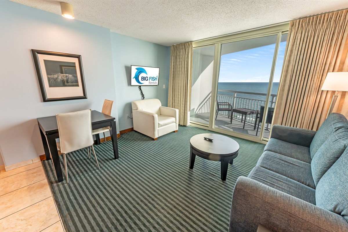 Living Room with Stunning Views🌊☀️