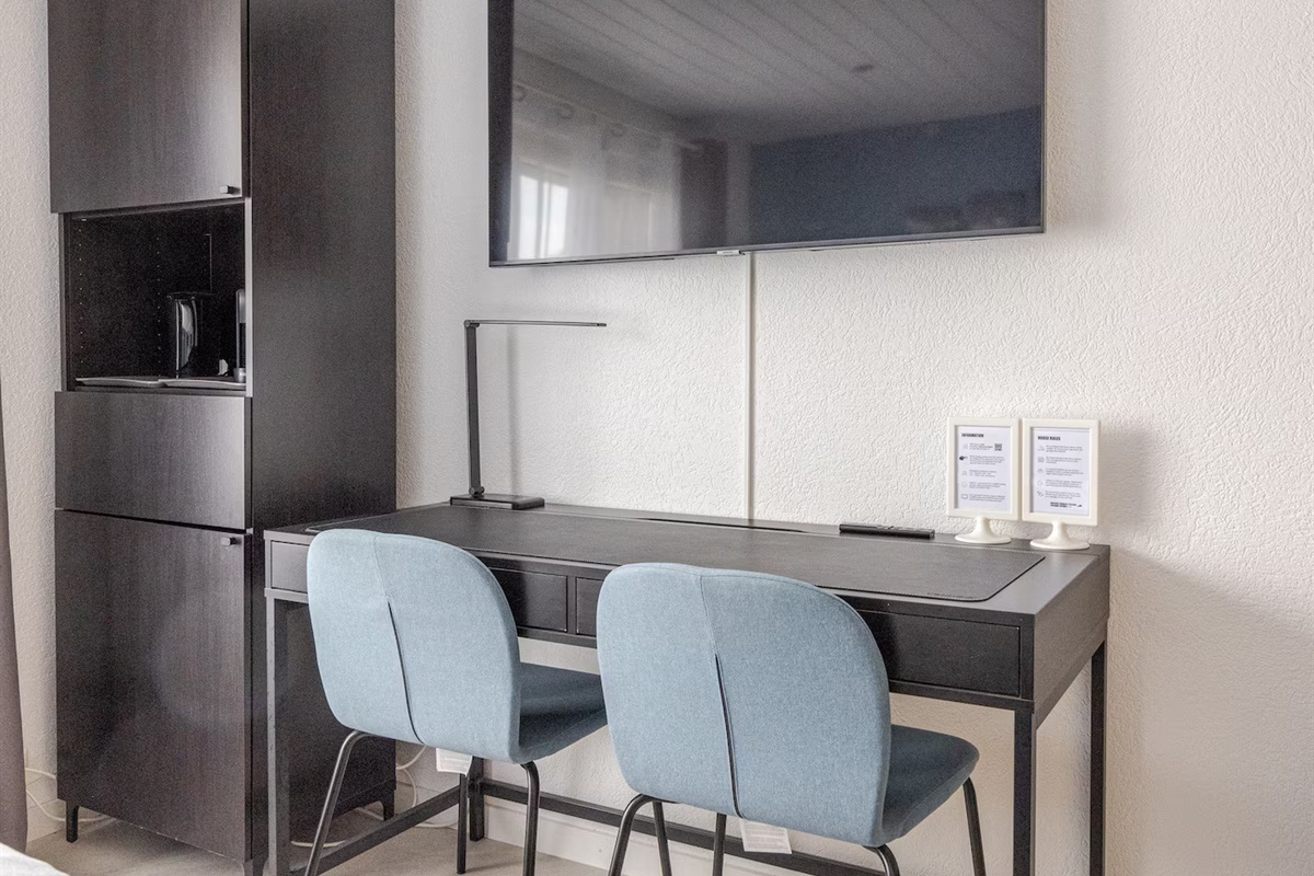 Workplace with 2 chairs