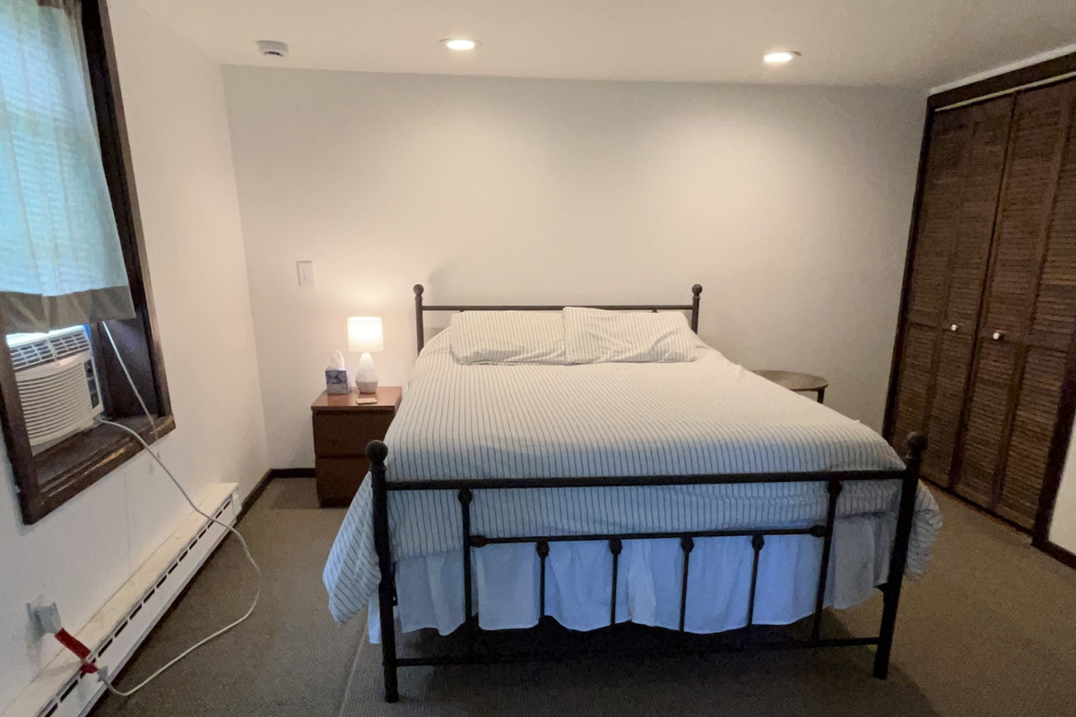 Queen bed in barn one bedroom apartment 
