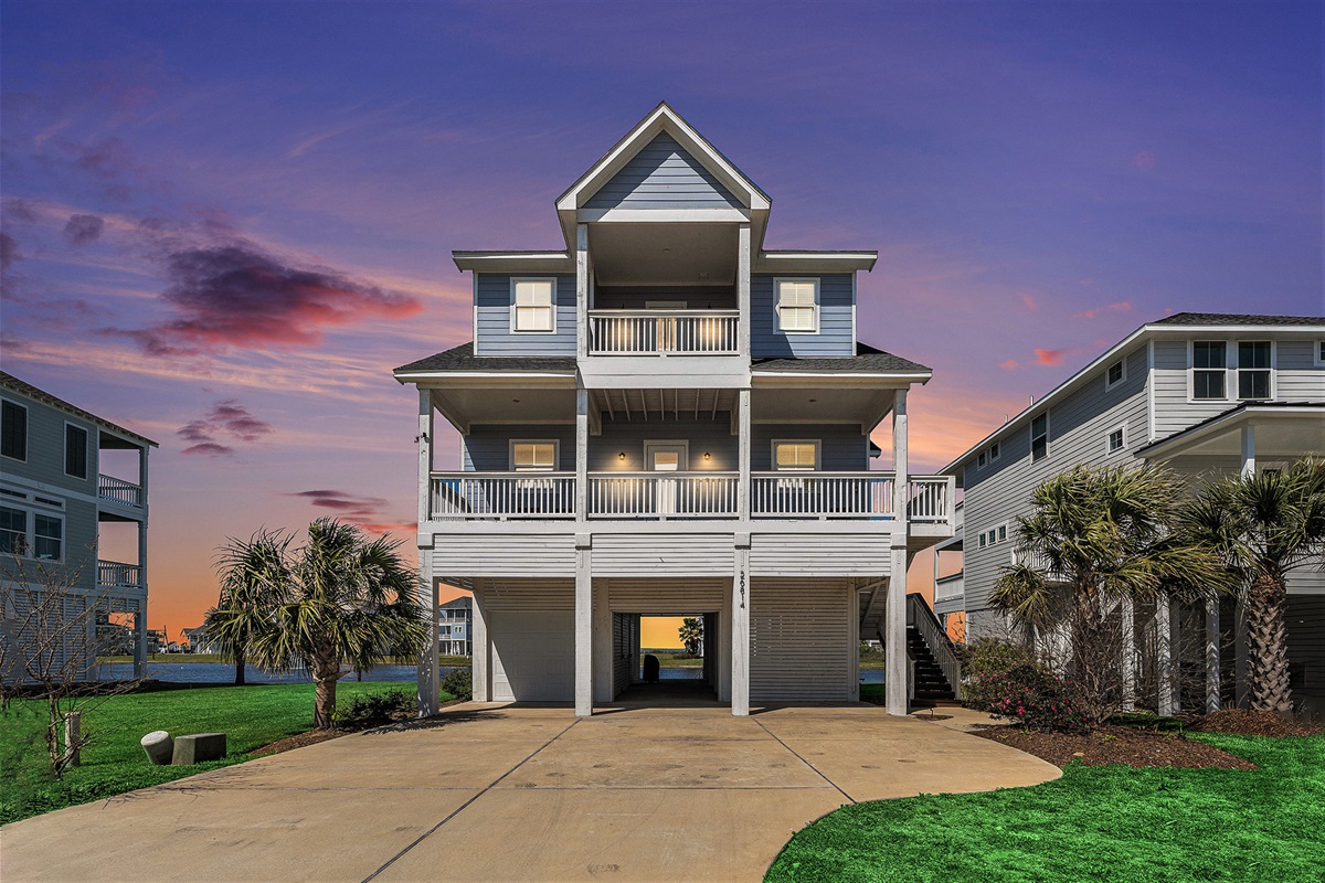 f902be368799484cad63d1da8140822c Large | Beachhouse | Texas | TX | Vacation Homes | Galveston | Crystal Beach | Kokomo | Breezy Days | Beachfront Elegance | Sunrise Serenity | Southern Sands Property Management, LLC