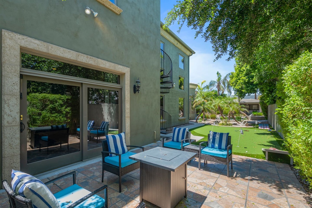 7BR+ Bonus Room Phoenician Mansion w/ Hot Tub&Pool-Heat Avail! — 7BR+Bonus Room Phoenician Estate • Heated Pool + Hot Tub, Phoenix, Arizona — photo 17